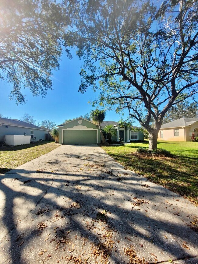 Building Photo - Fully furnished 3 bed 2 bath in beautiful Davenport