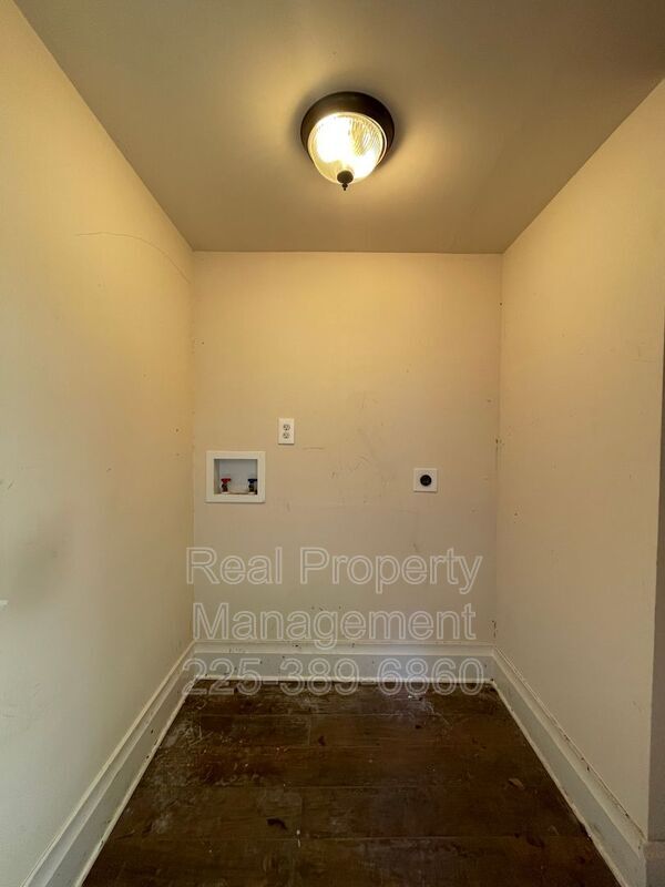 Building Photo - 9642 Lewis St
