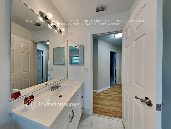 Building Photo - 224 W Riverbend Dr