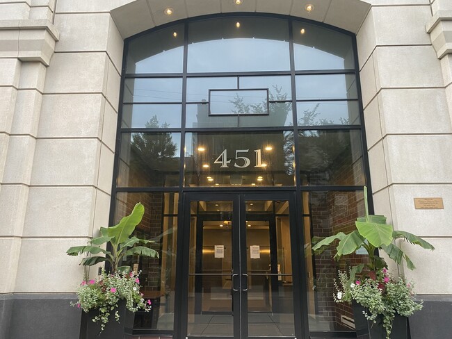 Primary Photo - 451 W Huron St