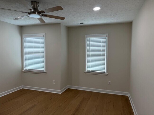 Building Photo - 2210 Concord Square Dr NE