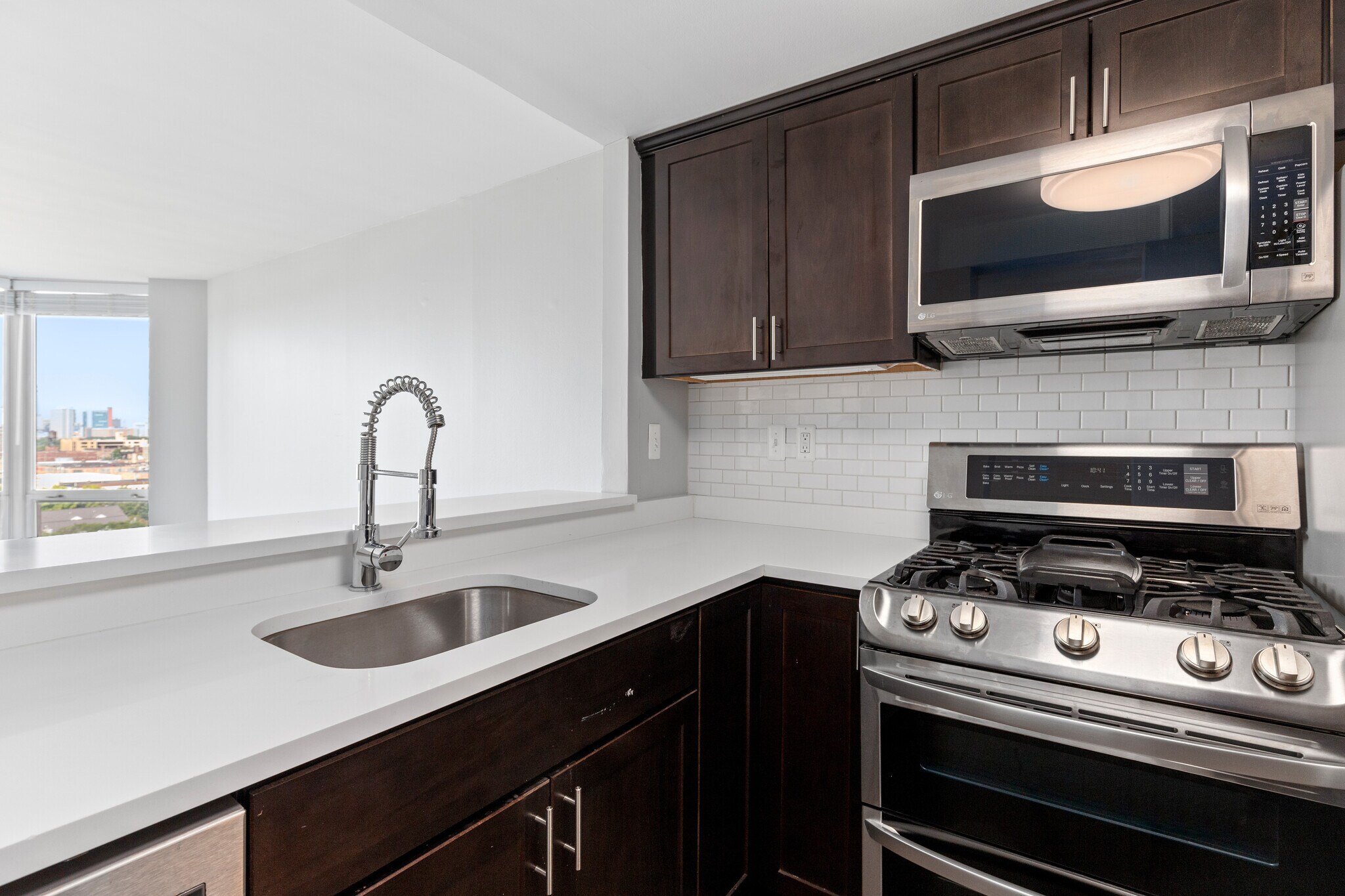 Building Photo - 250 E Harbortown Dr