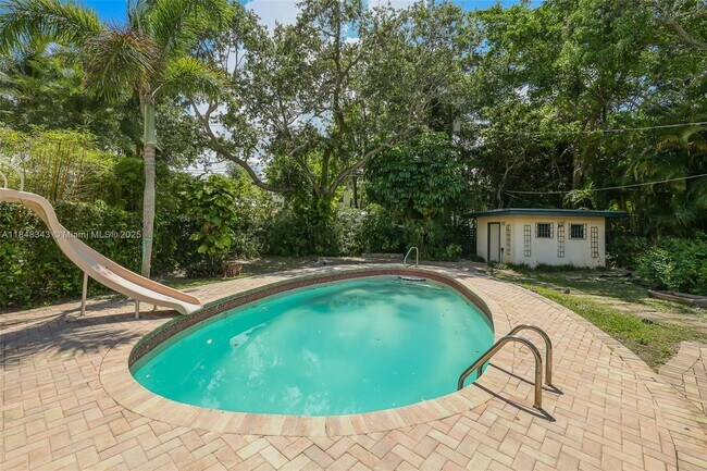 Building Photo - 7620 SW 59th Ave