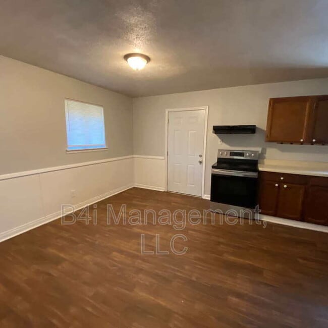 Building Photo - 8248 Lake View Terrace