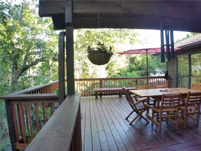 Building Photo - 6201 Highland Hills Dr