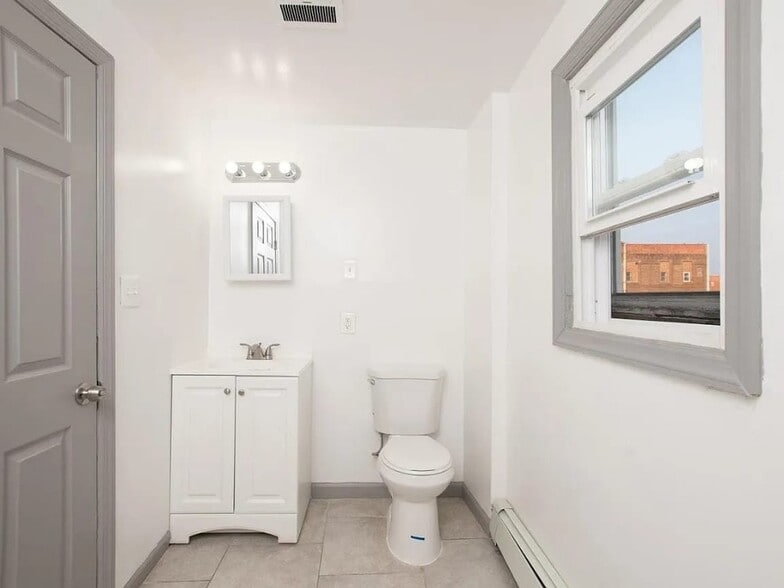 Building Photo - 47 Fleming Ave