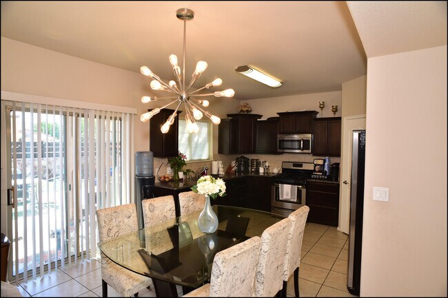 Building Photo - 6246 Viale Del Sol Ave