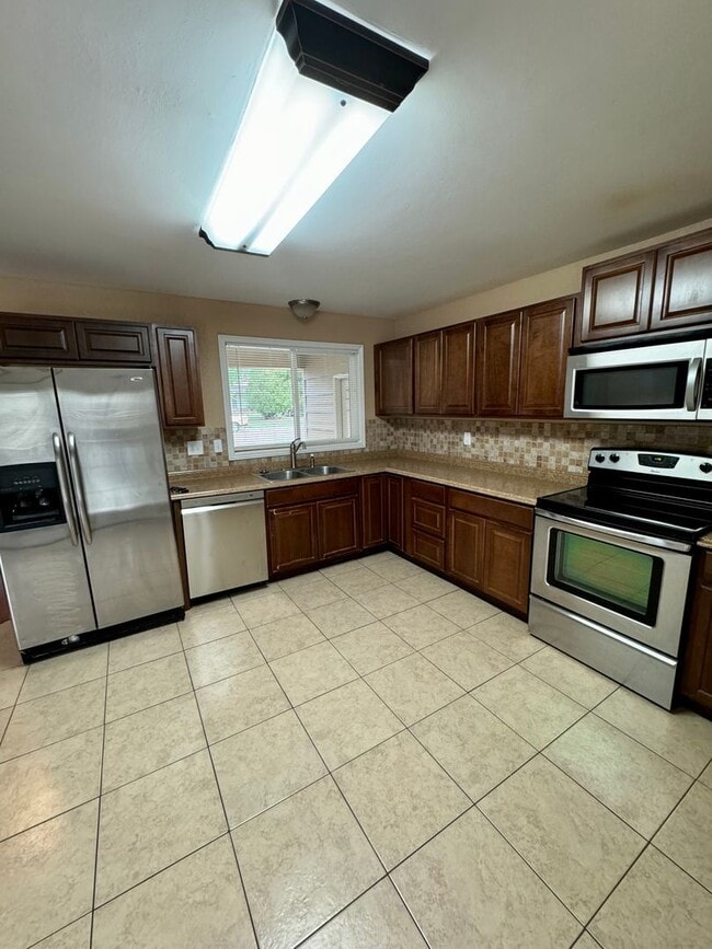 Building Photo - Adorable Rancher in Security-Widefield