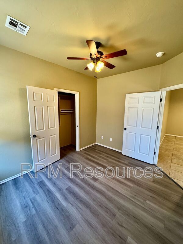 Building Photo - 157 Bison Ct Way