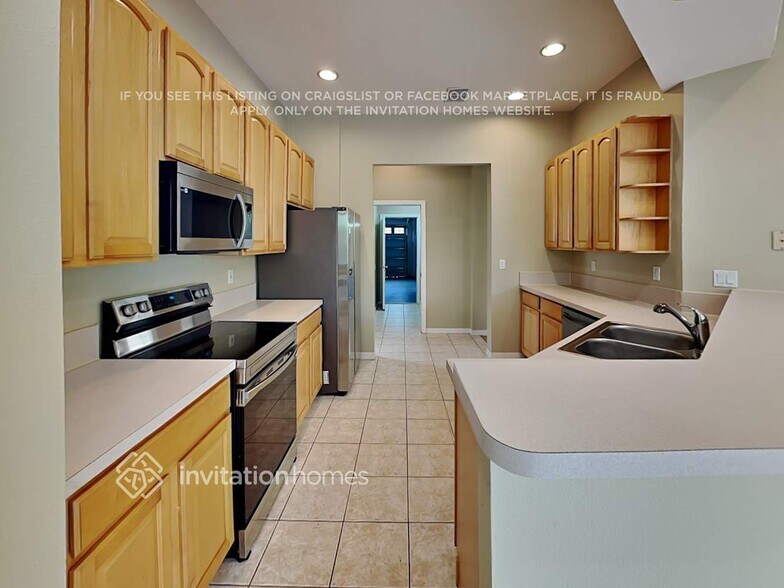 Building Photo - 3204 Hanging Vine Ct