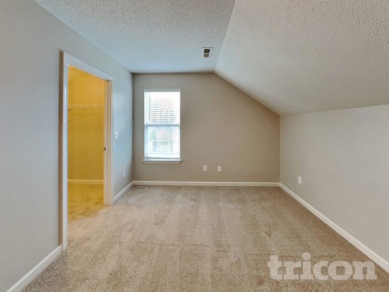 Building Photo - 3803 Riverside Ct