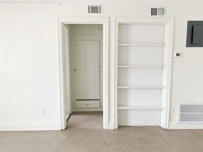 Building Photo - 1130 Holcomb St