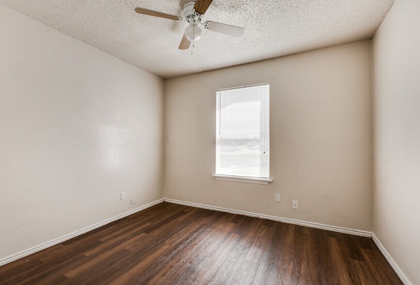 Building Photo - 5707 Spring Meadow Rd