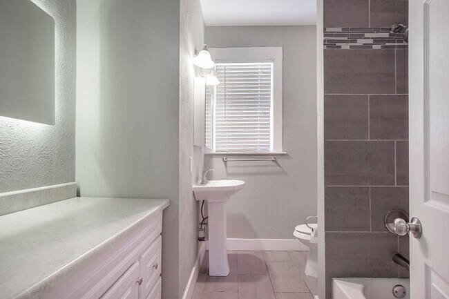 Building Photo - Renovated Winnetka Heights Craftsman home ...