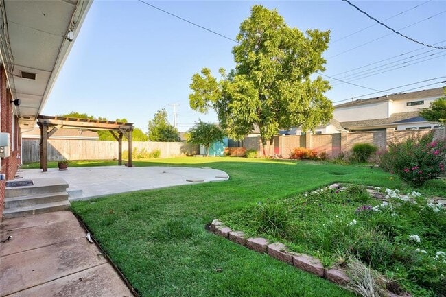 Building Photo - 2756 NW Grand Blvd