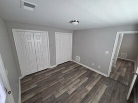 Building Photo - 923 Rose Hill Ave