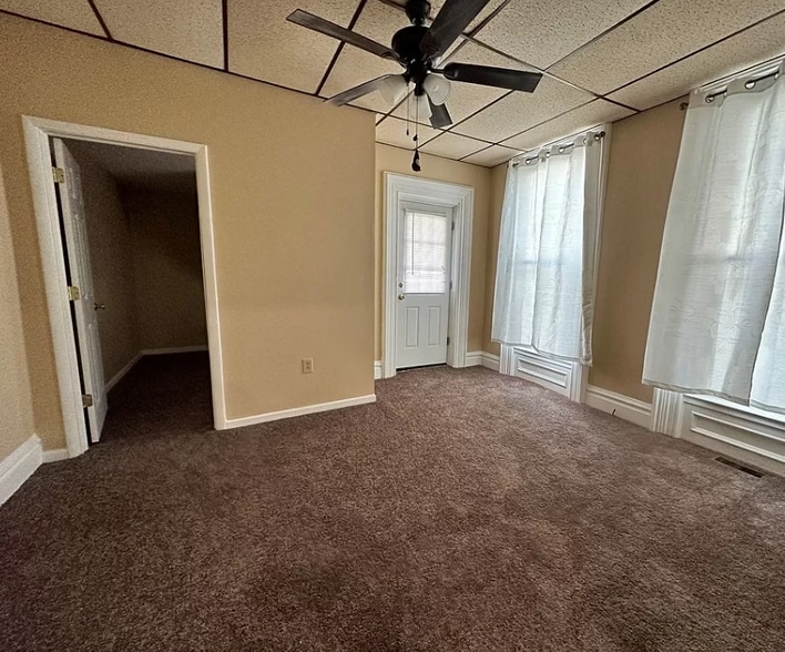 Building Photo - 313 William St