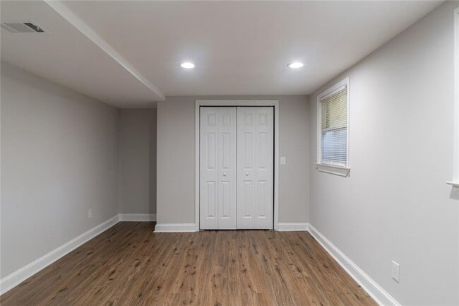 Building Photo - 3599 Lower Roswell Rd