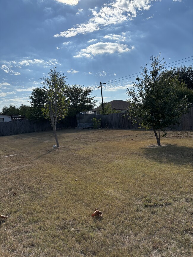 Building Photo - 1115 Oakridge Dr