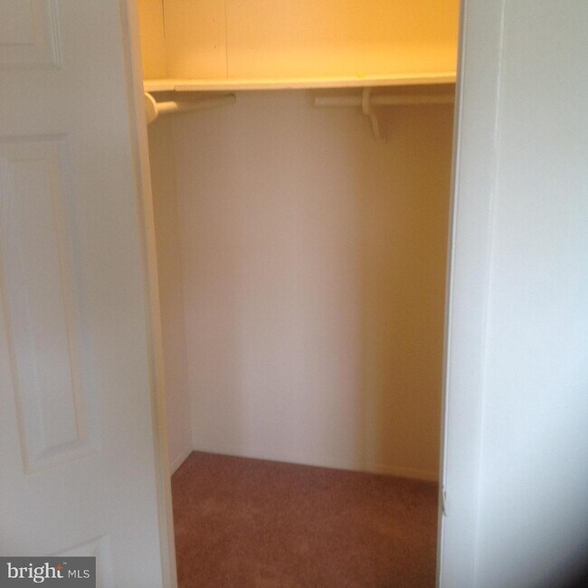 Building Photo - 2025 N Lincoln St