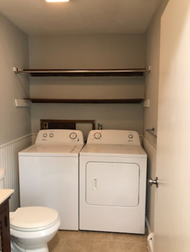 Building Photo - 223 Rundall Plz