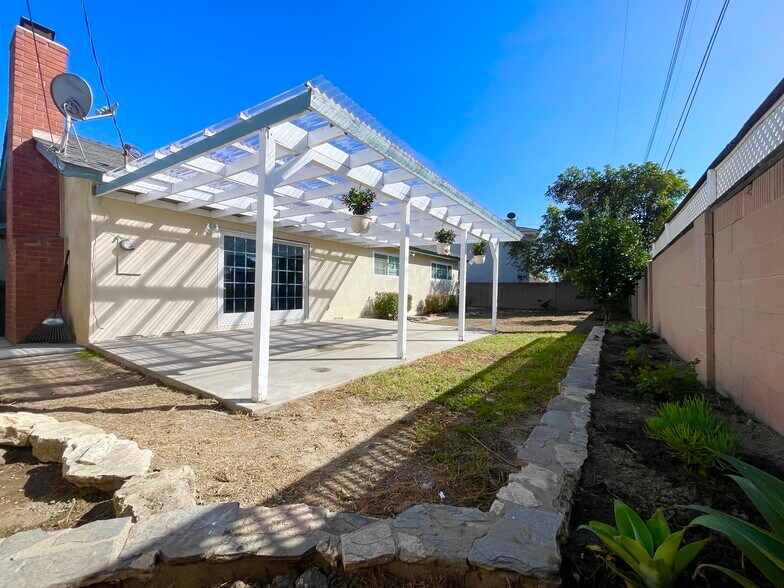 Building Photo - 10473 Rose Ann Cir