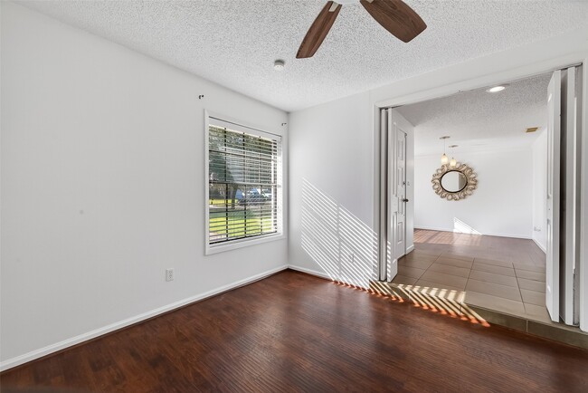 Building Photo - 2307 Brook View Ln