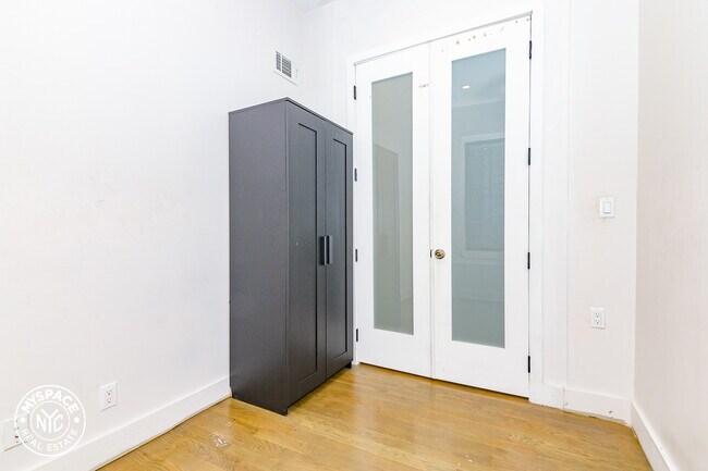 Building Photo - 1582 Prospect Pl