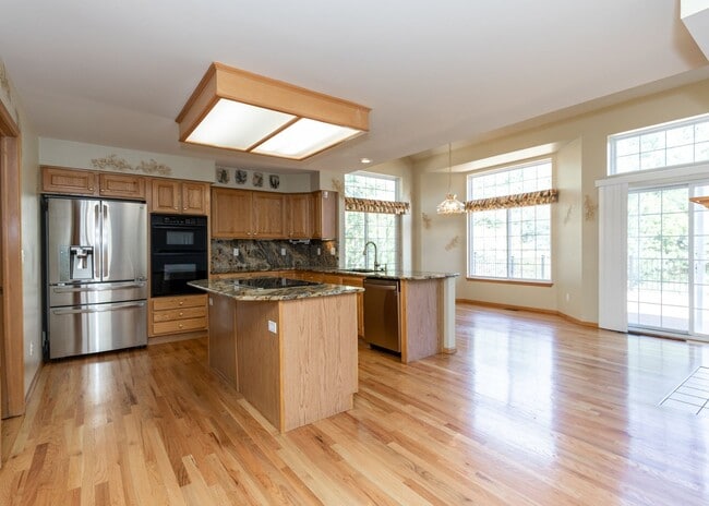 Building Photo - *COMING SOON* 5 Bedroom Broadmoor Beauty A...