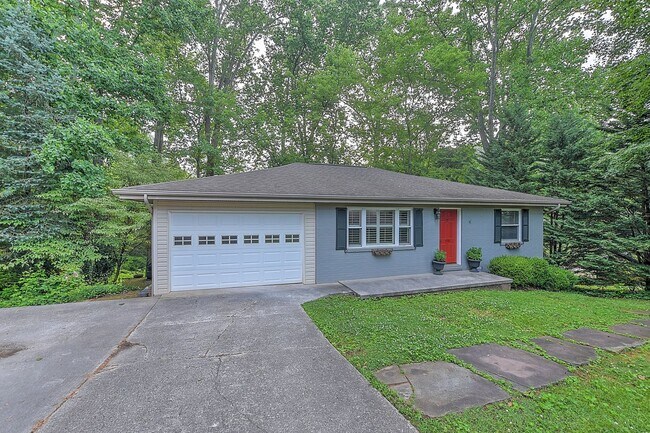 Building Photo - 680 Elk Dr