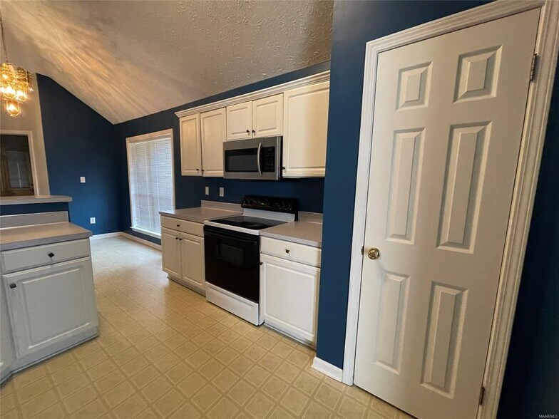 Building Photo - 1005 David Dr