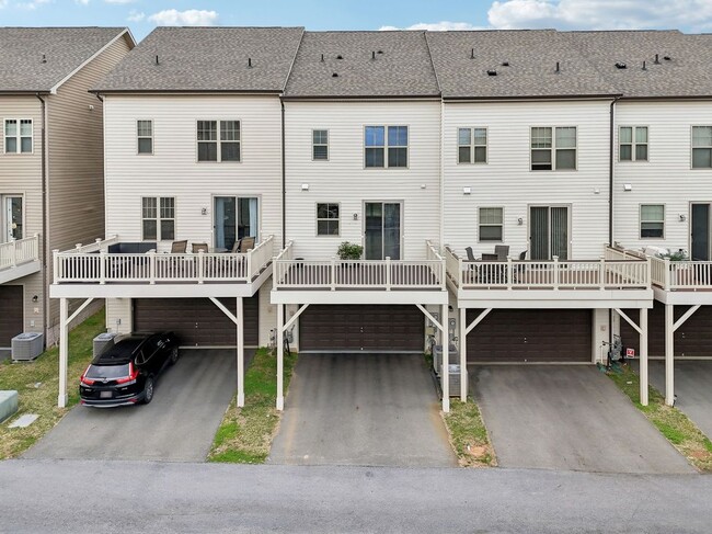 Building Photo - 13706 Petrel St