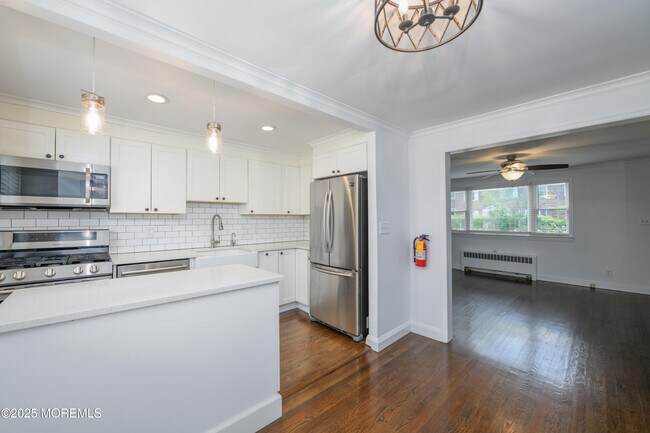 Building Photo - 158 Manor Dr