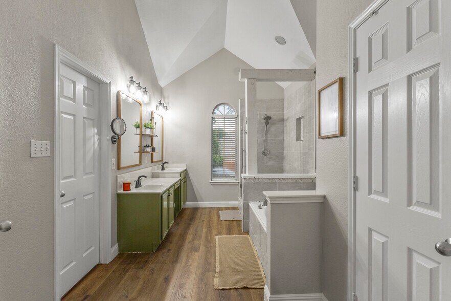 Building Photo - 7005 Stone Canyon Ct