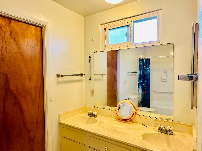 Building Photo - 5804 Los Pacos St