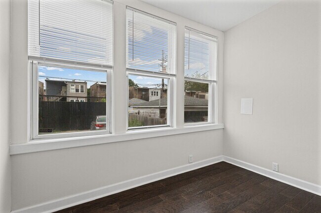 Building Photo - 1742 N Mayfield Ave