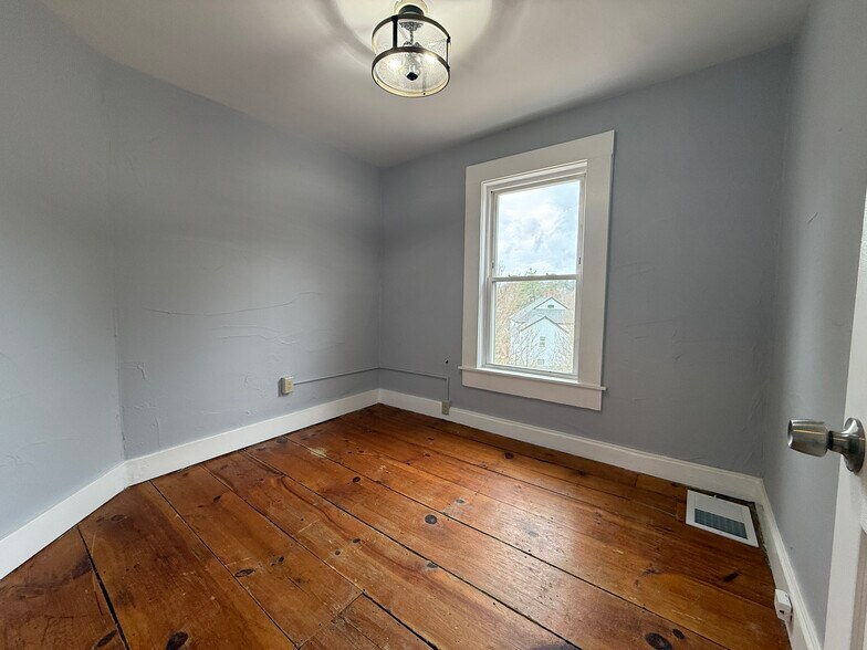 Building Photo - 84 Monadnock St