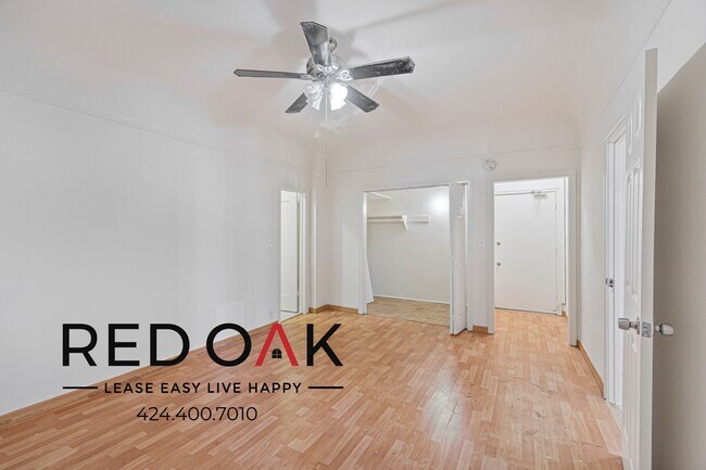 Building Photo - 400 S Kenmore Ave