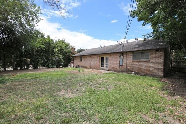 Building Photo - 4731 Pinebrook Ln