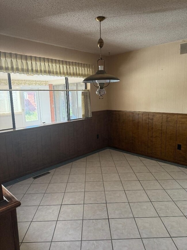 Building Photo - Large Vintage Home Available