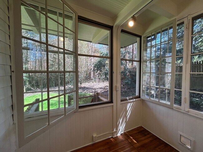 Building Photo - North AVL -  Renovated Arts & Crafts Cottage