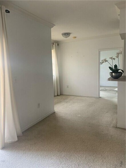 Building Photo - 131 SW 117th Ave