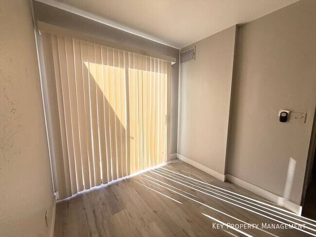 Building Photo - 5187 Garden Ln