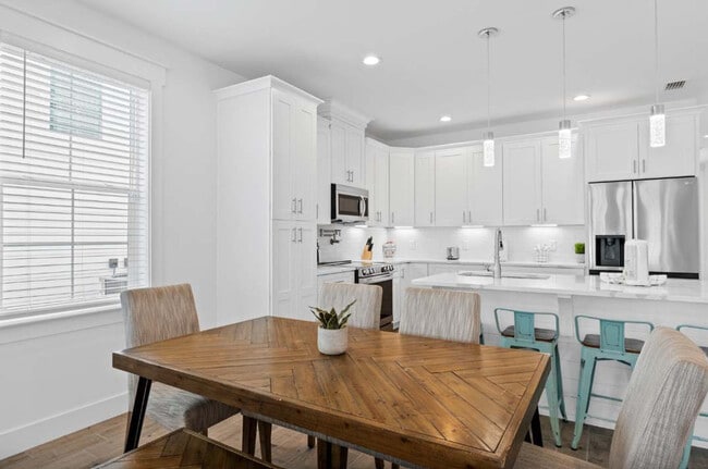 Building Photo - 504 Lyndell Ln