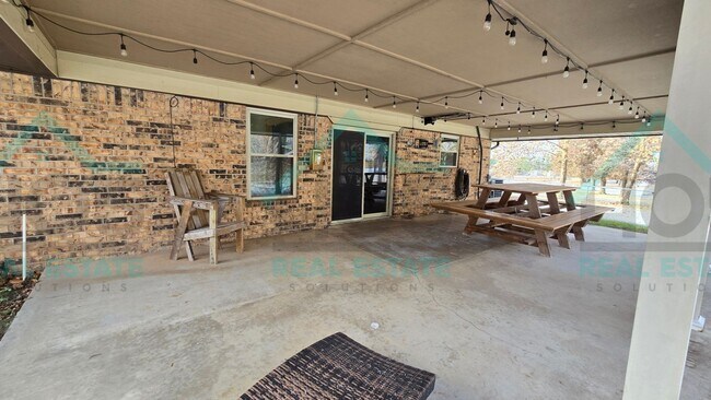 Building Photo - 3 Bedroom in Harrah