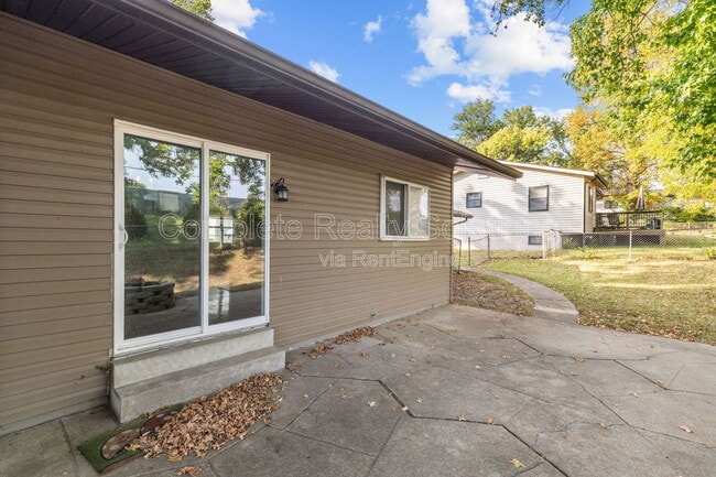 Building Photo - 10768 Runningbrook Dr