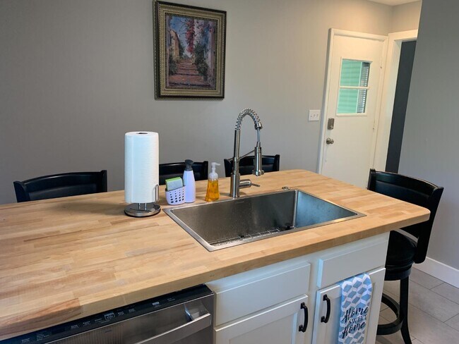 Building Photo - 2508 Braemore Rd