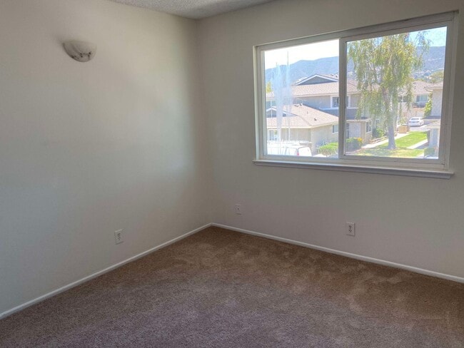 Building Photo - Fantastic Renovated 2 story - 2 bed + 1 ba...