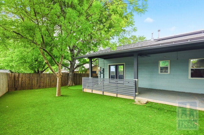 Building Photo - 13009 Lamplight Village Ave