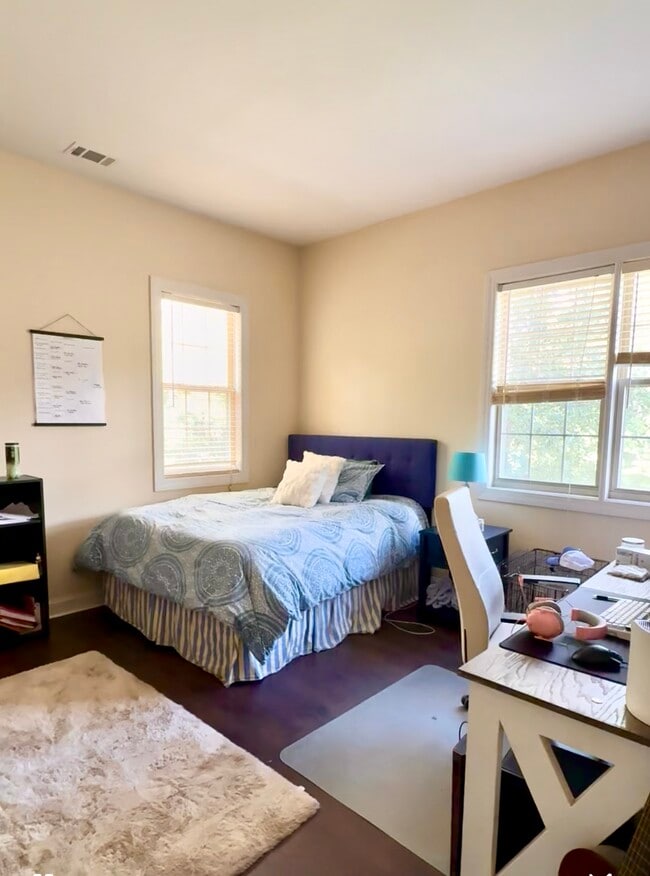 Building Photo - 100 Cottonwood Creek Ln